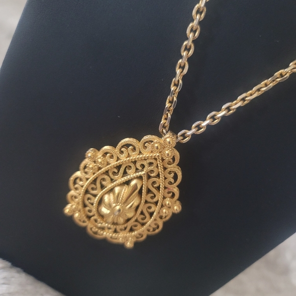 1970's Vintage Trifari necklace - Picture 2 of 6